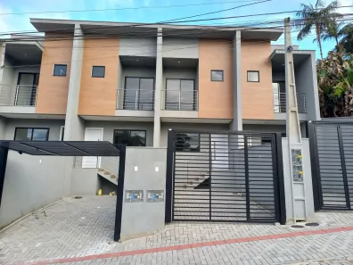Sobrado com 2 Quartos à venda, 101m² no Floresta, Joinville
