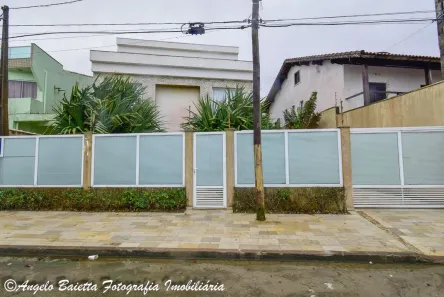 Sobrado com 3 Quartos à venda, 318m² no Centro, Peruíbe