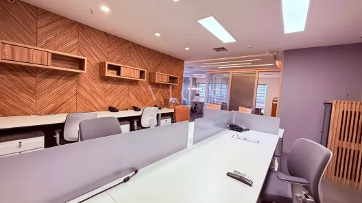 Sala Comercial para alugar, 106m² no Green Valley Alphaville, Barueri