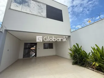 Casa com 3 Quartos à venda, 180m² no Vila Mauricéia, Montes Claros