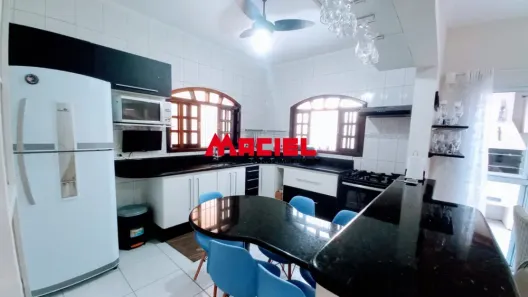 Sobrado com 3 Quartos à venda, 133m² no Residencial de Ville, São José dos Campos