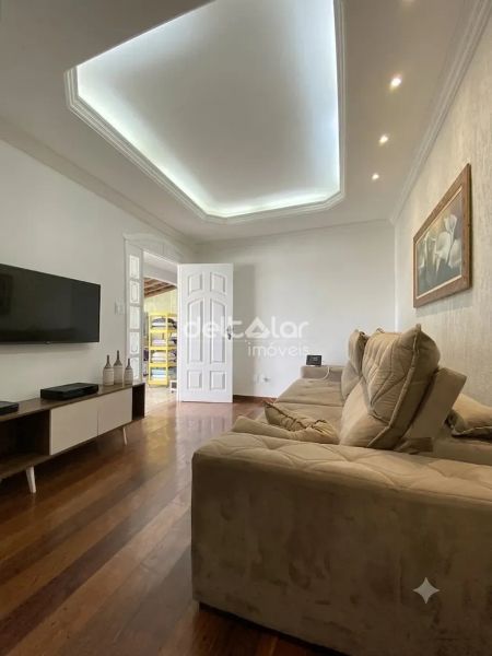 Casa com 2 quartos — Heliópolis, Belo Horizonte