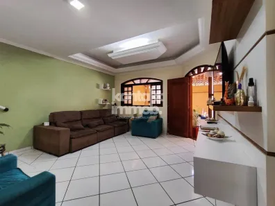 Casa com 3 Quartos à venda, 221m² no Conjunto Habitacional Júlio de Mesquita Filho, Sorocaba