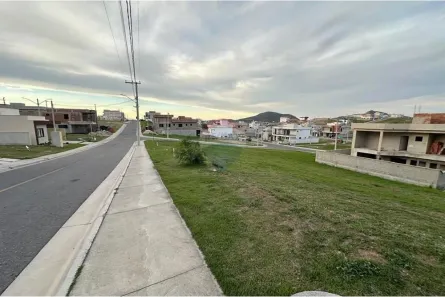 Lote/Terreno à venda, 220m² no Porto da Aldeia, São Pedro da Aldeia
