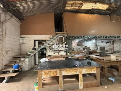 Ponto Comercial à venda, 380m² no Daniel Fonseca, Uberlândia
