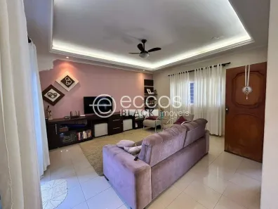 Casa com 3 Quartos à venda, 248m² no Tubalina, Uberlândia