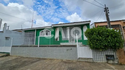 Casa com 3 Quartos à venda, 137m² no Candelária, Natal