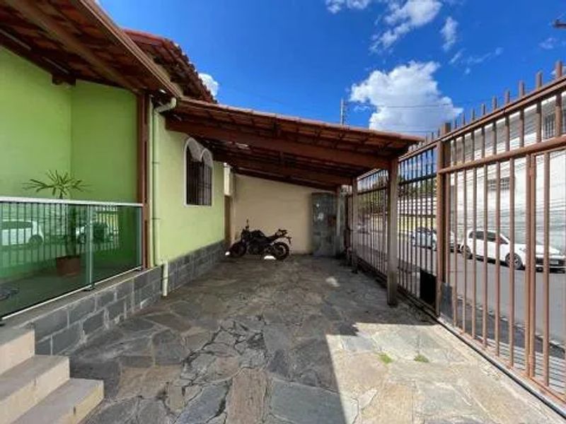 Casa com 3 quartos — Ouro Preto, Belo Horizonte