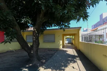 Casa com 2 Quartos para alugar, 126m² no Harmonia, Canoas