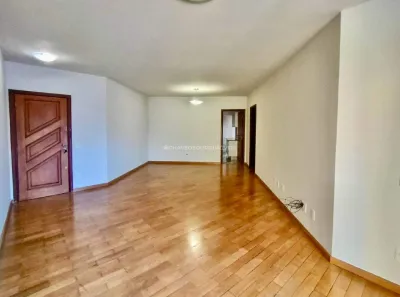 Apartamento com 3 Quartos para alugar, 202m² no São Sebastião, Uberaba