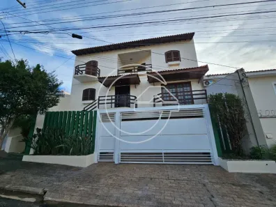 Casa com 3 Quartos para alugar, 10m² no Centro, Marília