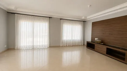 Casa de Condomínio com 3 Quartos para alugar, 250m² no Parque Residencial Itapeti, Mogi das Cruzes