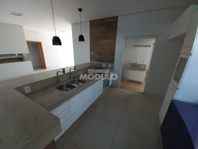 Casa de Condomínio com 4 Quartos para alugar, 276m² no Aclimação, Uberlândia