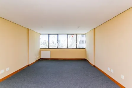Sala Comercial à venda, 48m² no Três Figueiras, Porto Alegre