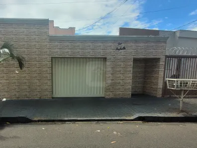 Apartamento com 3 Quartos para alugar, 86m² no Presidente Roosevelt, Uberlândia