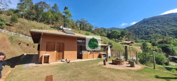 Fazenda/Sítio com 2 Quartos à venda, 204m² no Paiol, Sapucaí-Mirim