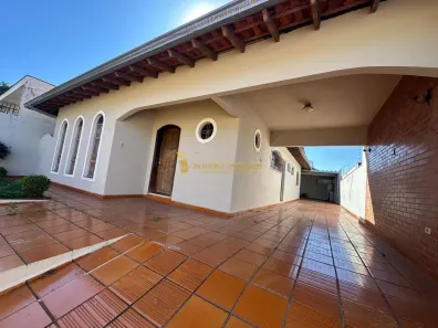 Casa com 3 Quartos para alugar, 180m² no Jardim Indianápolis, Londrina