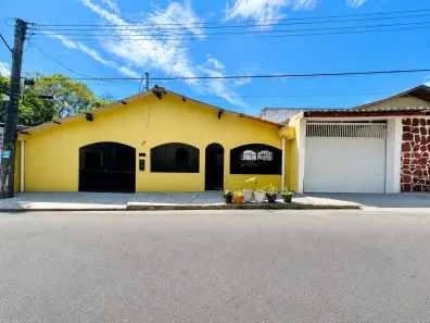 Casa com 3 Quartos para alugar, 300m² no Japiim, Manaus