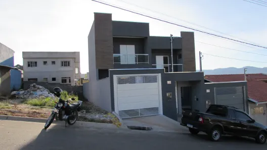 Sobrado com 3 Quartos à venda, 125m² no Vila Centro, Extrema