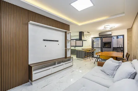 Sobrado com 3 Quartos à venda, 157m² no Lindóia, Curitiba
