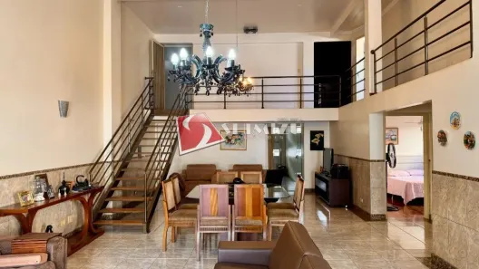Sobrado com 1 Quarto à venda, 300m² no Zona 07, Maringá