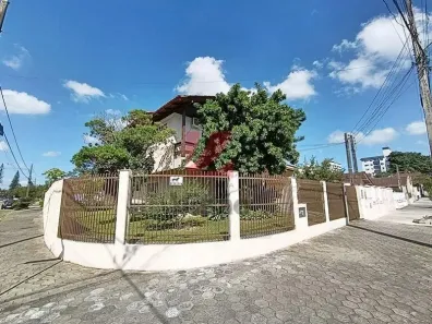 Sobrado com 3 Quartos para alugar, 147m² no Bucarein, Joinville