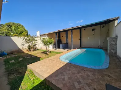 Casa com 3 Quartos para alugar, 360m² no Condomínio das Esmeraldas, Goiânia
