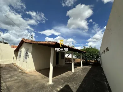 Casa com 2 Quartos para alugar, 70m² no Conjunto Residencial JK, Montes Claros