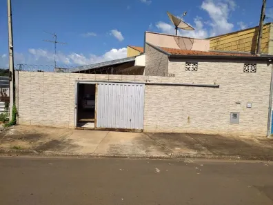 Casa com 3 Quartos à venda, 134m² no Jardim Santa Lúcia, Araraquara