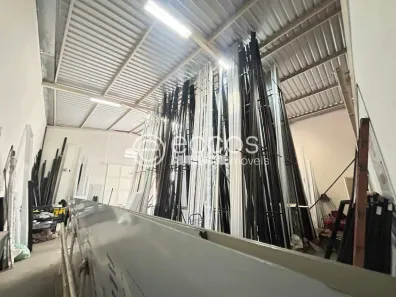 Imóvel Comercial à venda, 245m² no Jardim das Palmeiras, Uberlândia