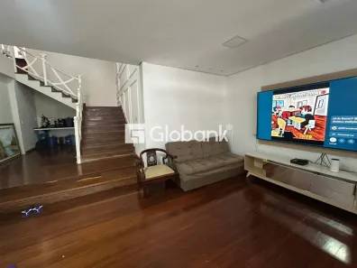 Casa com 3 Quartos para alugar, 180m² no Jardim Panorama, Montes Claros
