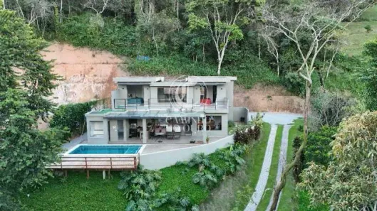 Casa de Condomínio com 4 Quartos à venda, 270m² no Itaipava, Petrópolis