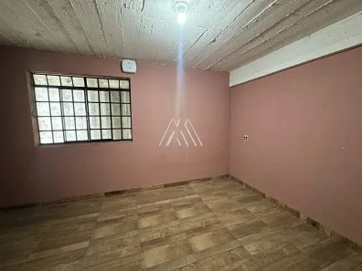 Casa com 6 Quartos para alugar, 230m² no Universitário, Itaúna