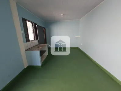 Casa com 1 Quarto para alugar, 40m² no Planalto, Uberlândia