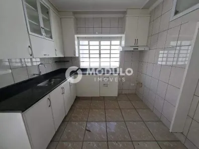 Casa com 3 Quartos para alugar, 200m² no Tibery, Uberlândia