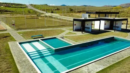 Lote/Terreno com 1 Quarto à venda, 603m² no Centro, Bicas