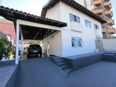 Imóvel Comercial com 4 Quartos à venda, 220m² no Boa Vista, Londrina