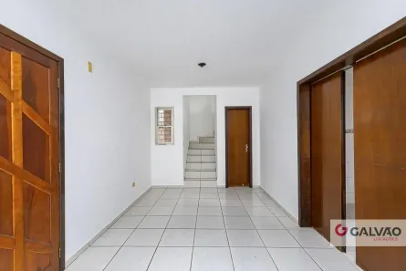 Sobrado com 3 Quartos para alugar, 100m² no Capão Raso, Curitiba