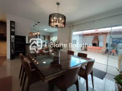 Casa com 4 Quartos para alugar, 290m² no Jardim Europa, Uberlândia