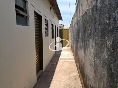 Casa com 2 Quartos para alugar, 43m² no Santa Rosa, Uberlândia