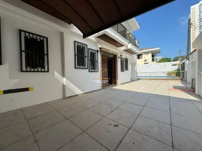 Sobrado com 4 Quartos para alugar, 385m² no Ponta da Praia, Santos