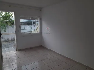 Casa com 3 Quartos para alugar, 60m² no Cidade Industrial, Curitiba