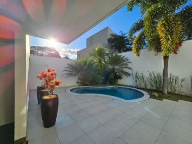 Casa de Condomínio com 4 Quartos para venda ou aluguel, 330m² no Jardim Karaíba, Uberlândia
