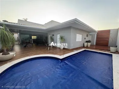 Casa com 3 Quartos à venda, 250m² no Jardim Inconfidência, Uberlândia