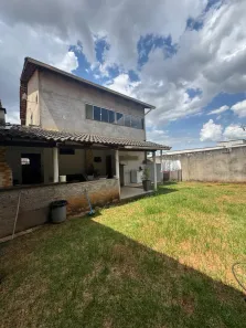 Sobrado com 3 Quartos para alugar, 160m² no Residencial Aquários, Goiânia
