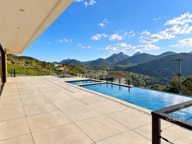 Casa com 4 Quartos à venda, 450980m² no Nogueira, Petrópolis