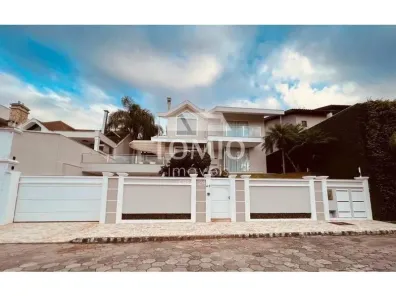 Casa com 3 Quartos para alugar, 380m² no Centro, Gaspar