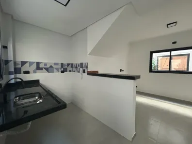 Casa de Condomínio com 2 Quartos à venda, 40m² no Caiçara, Praia Grande