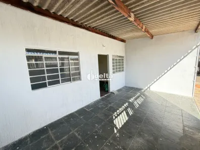 Casa com 2 Quartos para alugar, 60m² no Presidente Roosevelt, Uberlândia