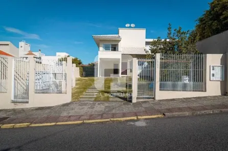 Casa com 3 Quartos para alugar, 173m² no Coqueiros, Florianópolis